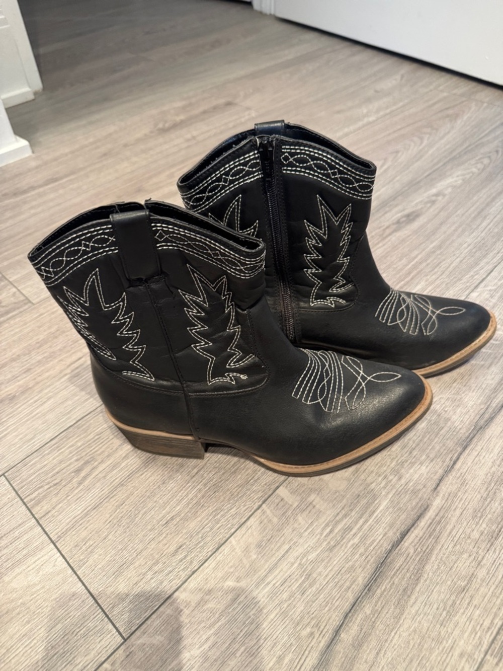 Black Western Ankle Boots with White Stitching SIZE 9 WORN ONCE